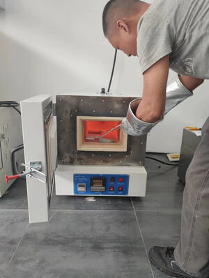 Liyi 1000 องศา 1200 / 1500 เตาเผาแบบมัฟเฟิลอุตสาหกรรมในห้องปฏิบัติการอบชุบด้วยความร้อนไฟฟ้าอุณหภูมิสูง ราคา